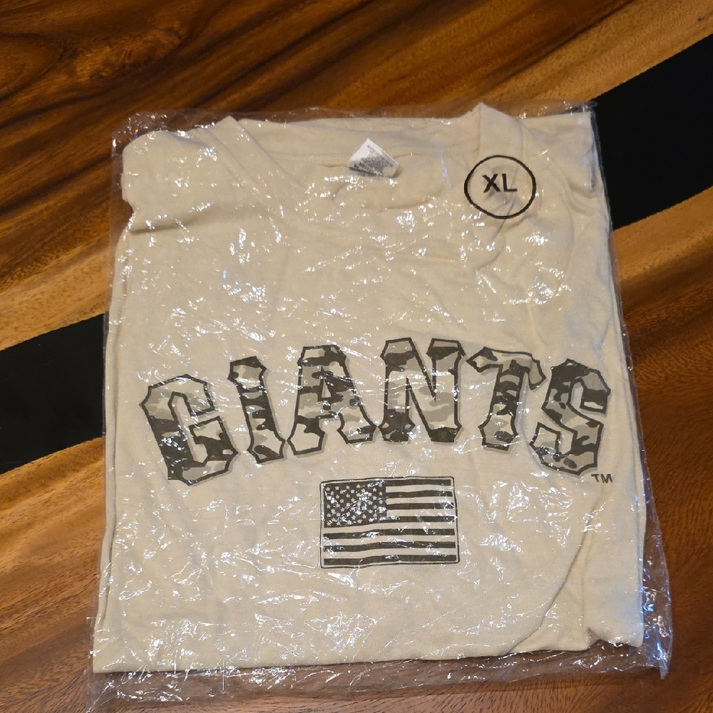 SALUTE Giants Beige Short Sleeve Tee